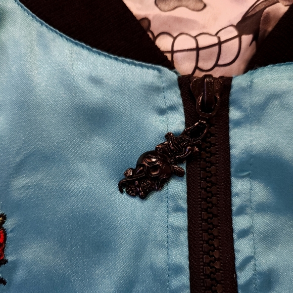 Ed Hardy Womens Satin Style Jacket Size XL Skulls Rose's Embroidered NEW - Picture 5 of 13